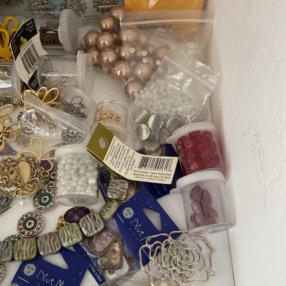 #1 Lot Jewelry Making Beads, Charms, Hooks, Etc. - Picture 6 of 9